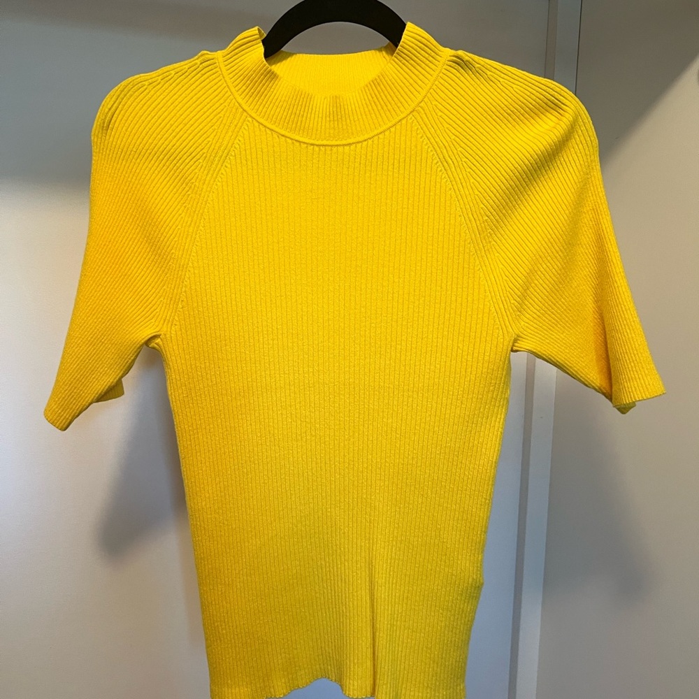 Banana Republic Bright Yellow Short Sleeve Mock Neck Sweater Medium